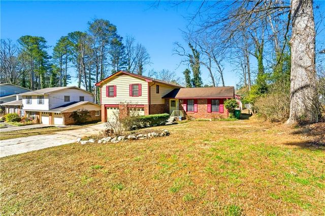 618 ROCKBOROUGH Drive, Stone Mountain, GA 30083