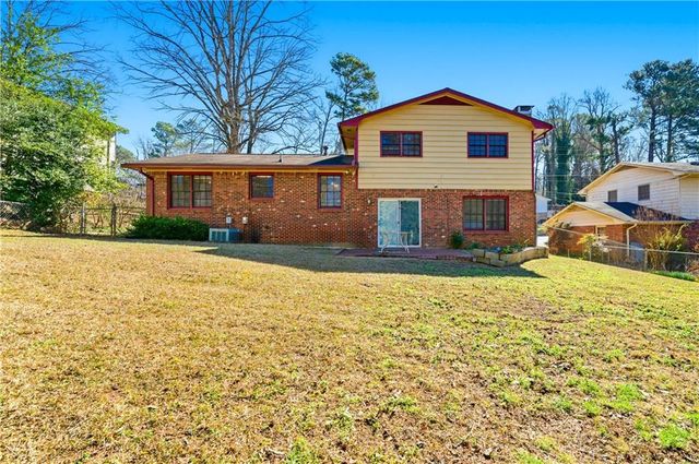 618 ROCKBOROUGH Drive, Stone Mountain, GA 30083