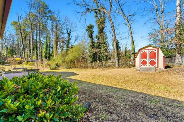 618 ROCKBOROUGH Drive, Stone Mountain, GA 30083