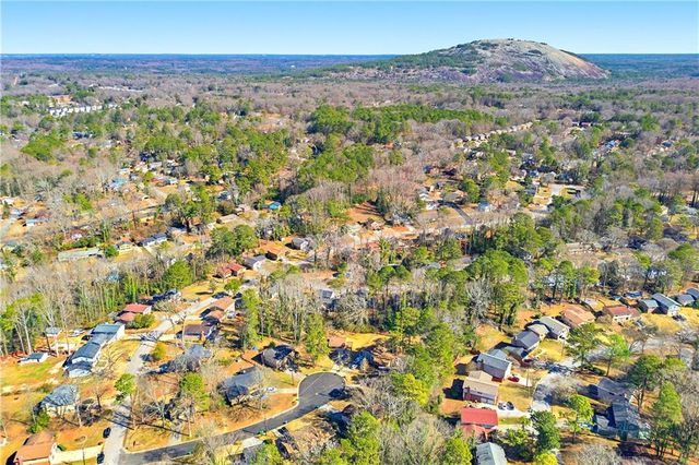 618 ROCKBOROUGH Drive, Stone Mountain, GA 30083