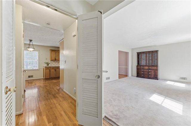 618 ROCKBOROUGH Drive, Stone Mountain, GA 30083