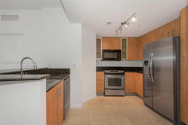 7900 Harbor Island Dr 703, North Bay Village, FL 33141