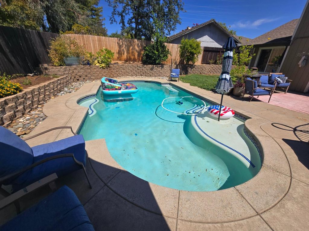 702 Willow Creek Dr, Folsom, CA 95630