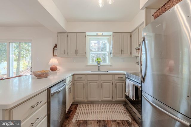 206 HOLLY DR, Rio Grande, NJ 08242