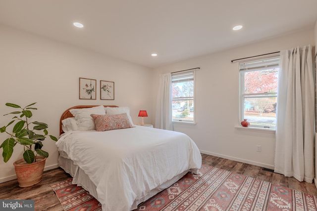 206 HOLLY DR, Rio Grande, NJ 08242