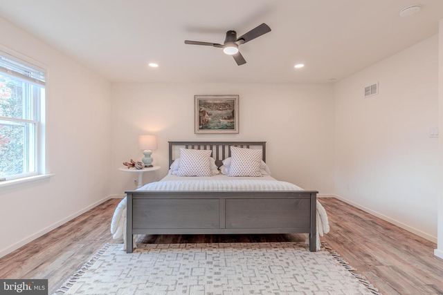 206 HOLLY DR, Rio Grande, NJ 08242