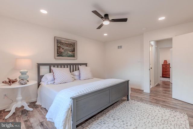 206 HOLLY DR, Rio Grande, NJ 08242