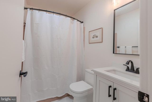 206 HOLLY DR, Rio Grande, NJ 08242