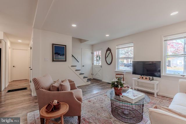 206 HOLLY DR, Rio Grande, NJ 08242