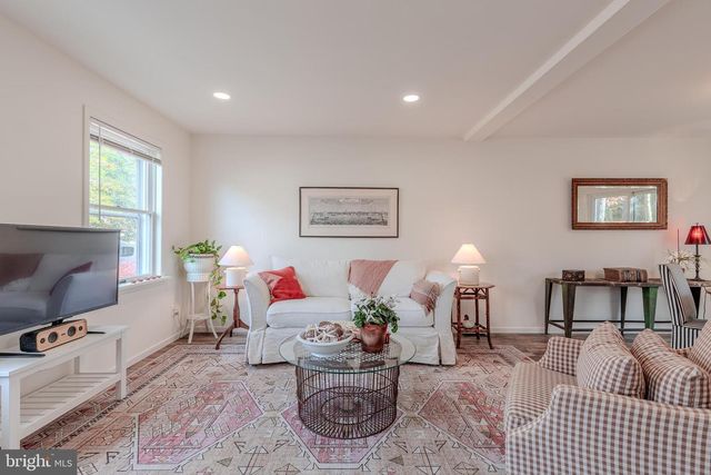 206 HOLLY DR, Rio Grande, NJ 08242