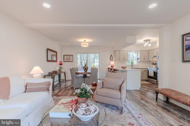 206 HOLLY DR, Rio Grande, NJ 08242