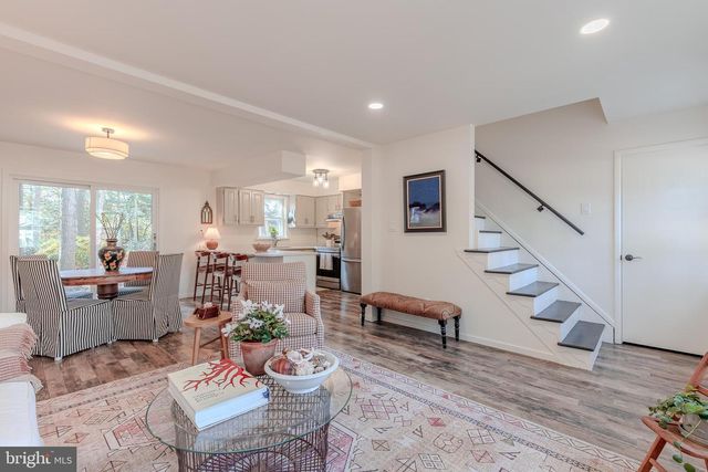 206 HOLLY DR, Rio Grande, NJ 08242