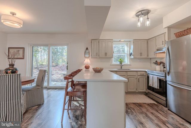 206 HOLLY DR, Rio Grande, NJ 08242