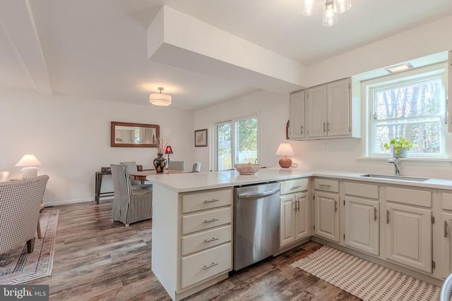 206 HOLLY DR, Rio Grande, NJ 08242