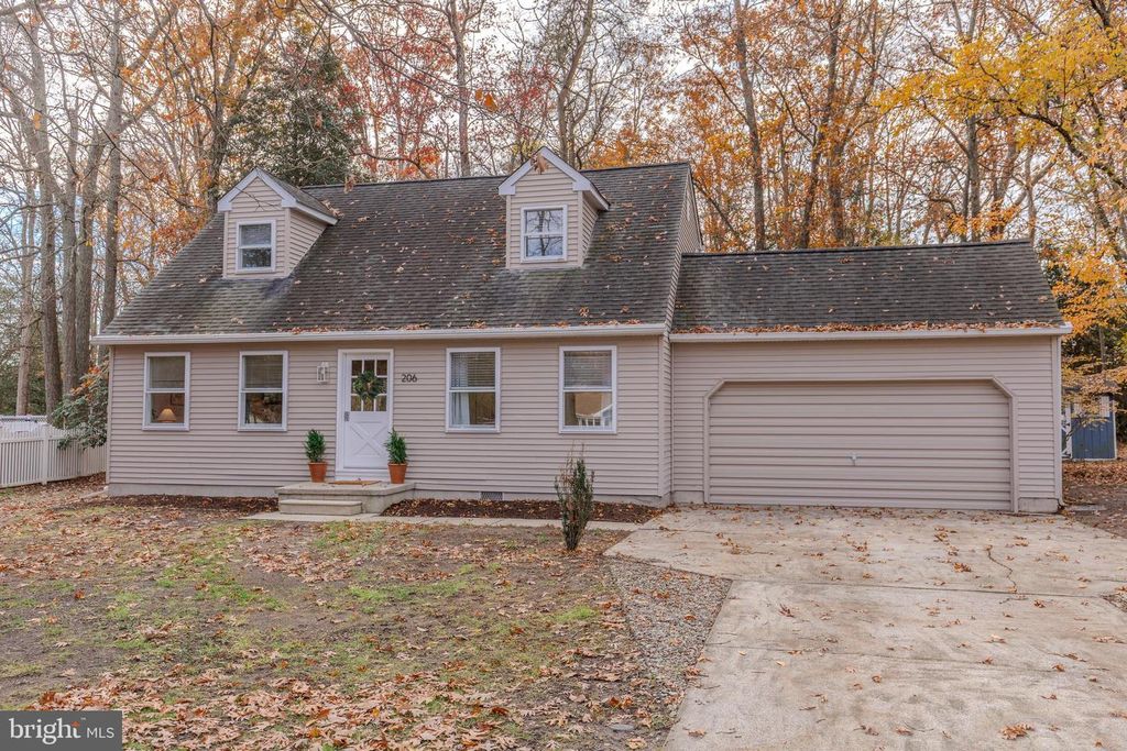 206 HOLLY DR, Rio Grande, NJ 08242