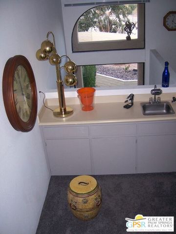 882 Village Square, Palm Springs, CA 92262