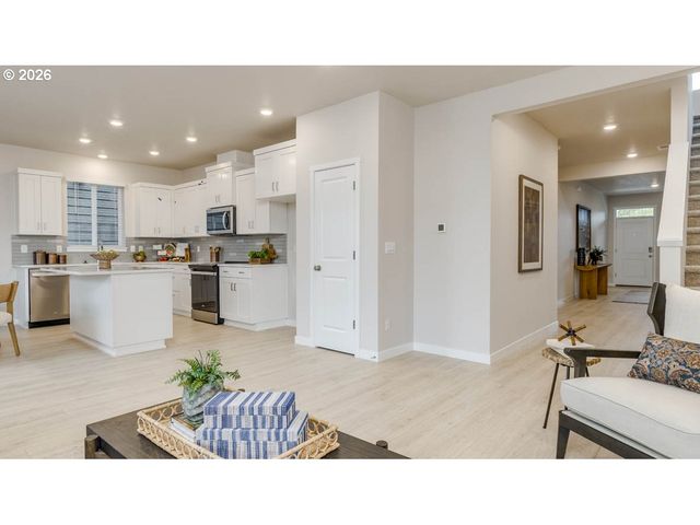 3525 Sw MAWRCREST Ave, Gresham, OR 97080