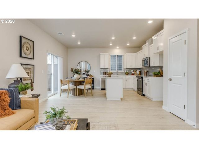 3525 Sw MAWRCREST Ave, Gresham, OR 97080