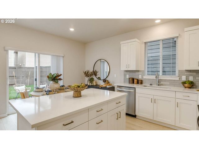 3525 Sw MAWRCREST Ave, Gresham, OR 97080