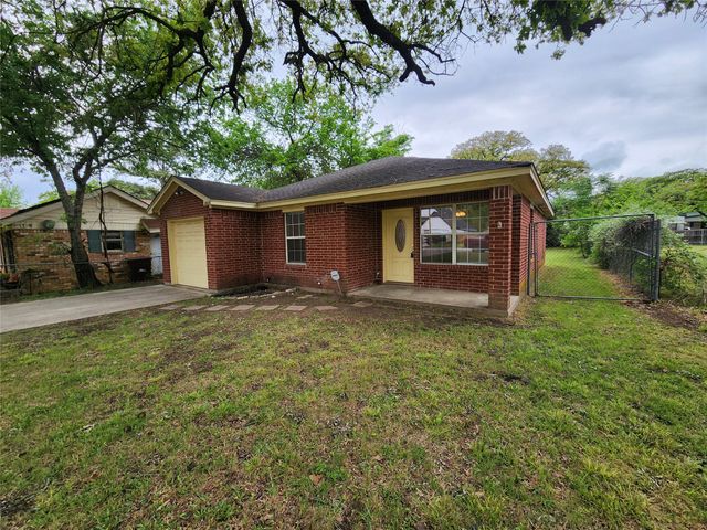 3025 Pueblo Trail, Lake Worth, TX 76135