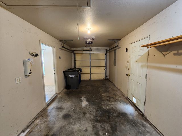 3025 Pueblo Trail, Lake Worth, TX 76135