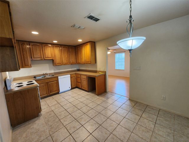 3025 Pueblo Trail, Lake Worth, TX 76135