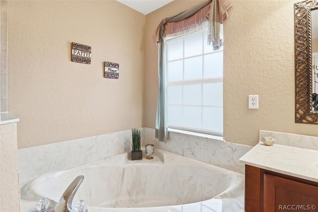 2303 SE 22nd Loop, Ocala, FL 34471