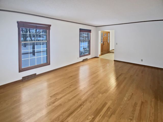 8906 138th Street Court, Apple Valley, MN 55124