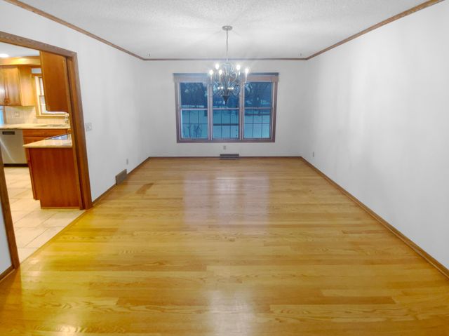 8906 138th Street Court, Apple Valley, MN 55124