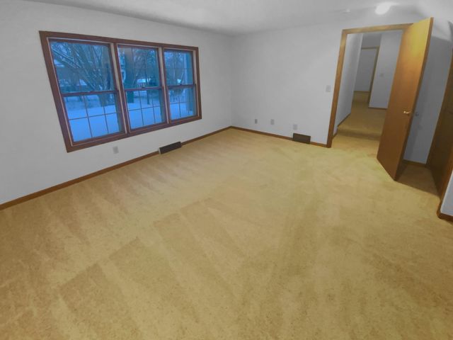 8906 138th Street Court, Apple Valley, MN 55124