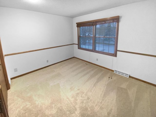 8906 138th Street Court, Apple Valley, MN 55124