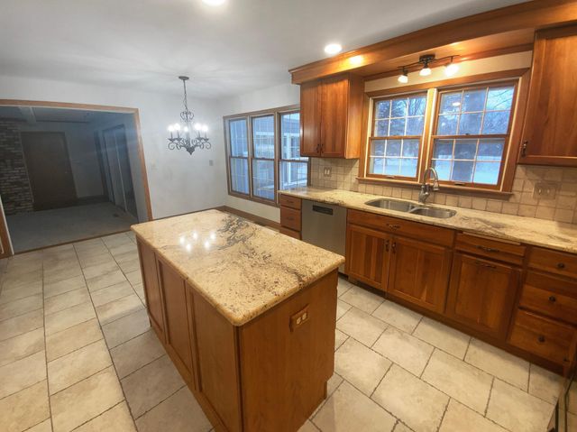 8906 138th Street Court, Apple Valley, MN 55124