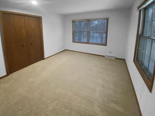 8906 138th Street Court, Apple Valley, MN 55124