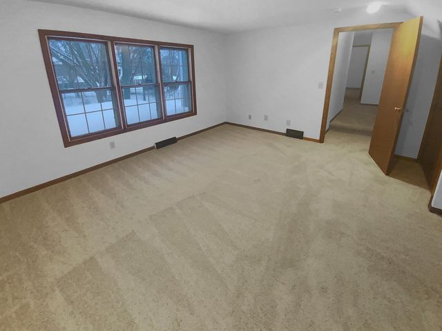 8906 138th Street Court, Apple Valley, MN 55124