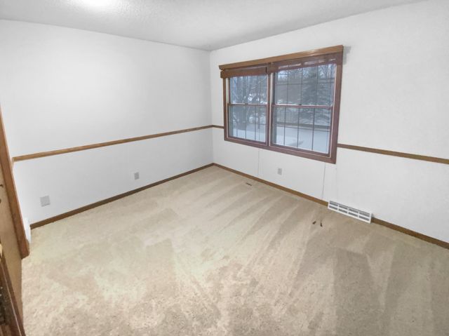 8906 138th Street Court, Apple Valley, MN 55124