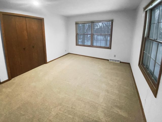 8906 138th Street Court, Apple Valley, MN 55124