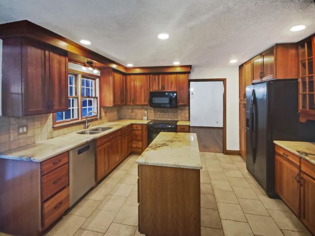 8906 138th Street Court, Apple Valley, MN 55124