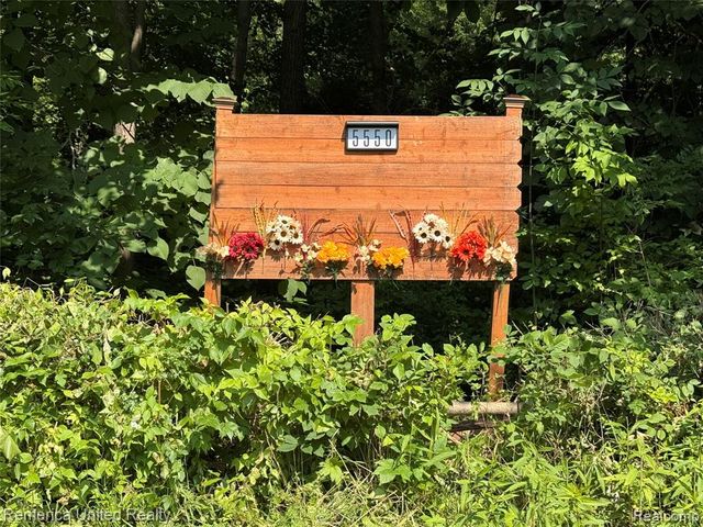 5550 Fisher Road, Howell, MI 48855