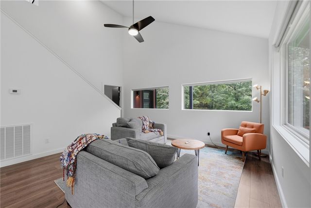 45 Center Road, Eureka Springs, AR 72631