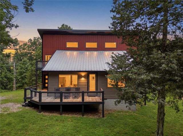 45 Center Road, Eureka Springs, AR 72631