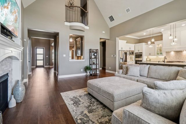 1772 Coopers Hawk Drive, Arlington, TX 76005