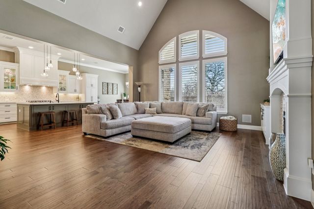 1772 Coopers Hawk Drive, Arlington, TX 76005