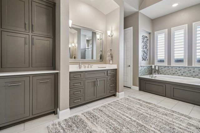 1772 Coopers Hawk Drive, Arlington, TX 76005