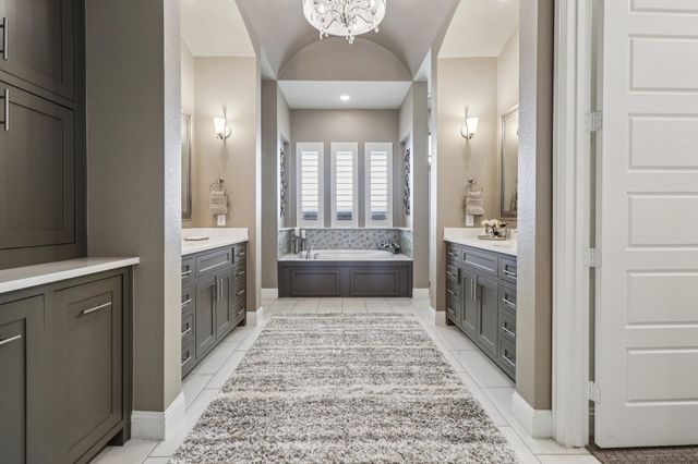 1772 Coopers Hawk Drive, Arlington, TX 76005