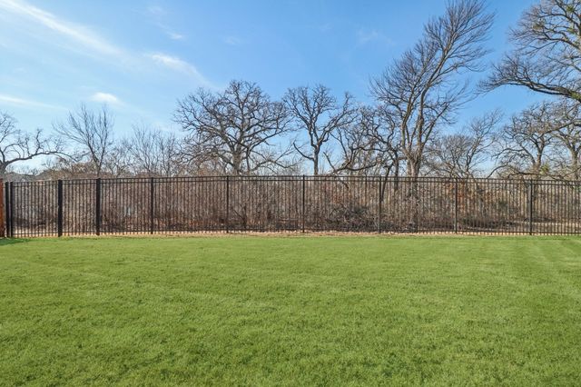 1772 Coopers Hawk Drive, Arlington, TX 76005