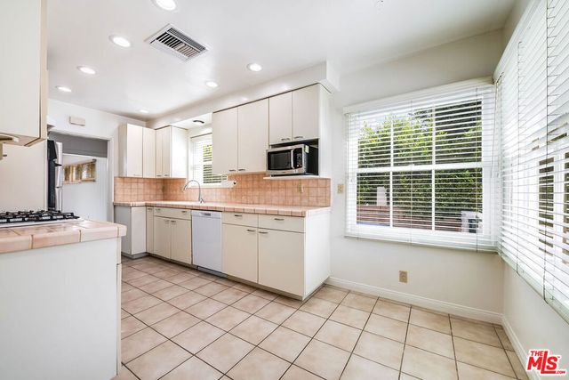 11889 Tiara Street, Valley Village, CA 91607