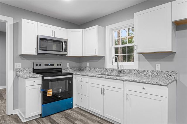 424 Rocky Knoll Road, Greensboro, NC 27406