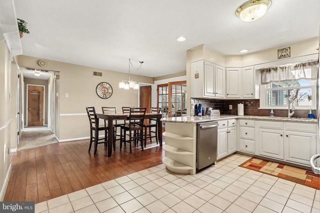 21 DAWN AVE, Akron, PA 17501