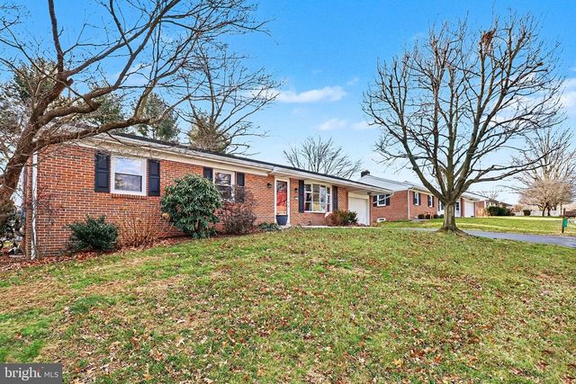 21 DAWN AVE, Akron, PA 17501