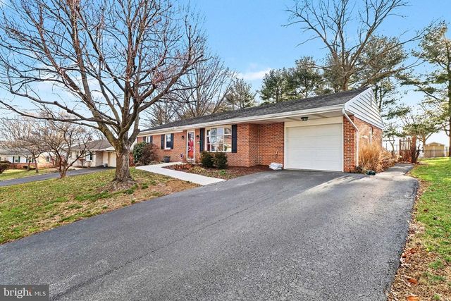 21 DAWN AVE, Akron, PA 17501